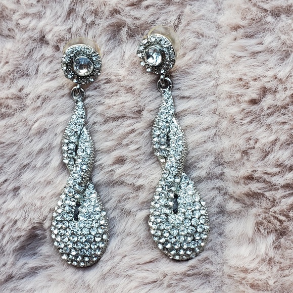 ♻️DONATED ♻️ 💄TAKE IT SALE💋🥂"No Name Helix Drop Earrings - Picture 1 of 4